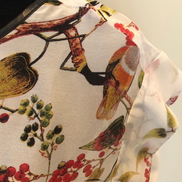 Papillon shortsleeved pullover floral bird print shear  top blouse size small - Picture 2 of 7